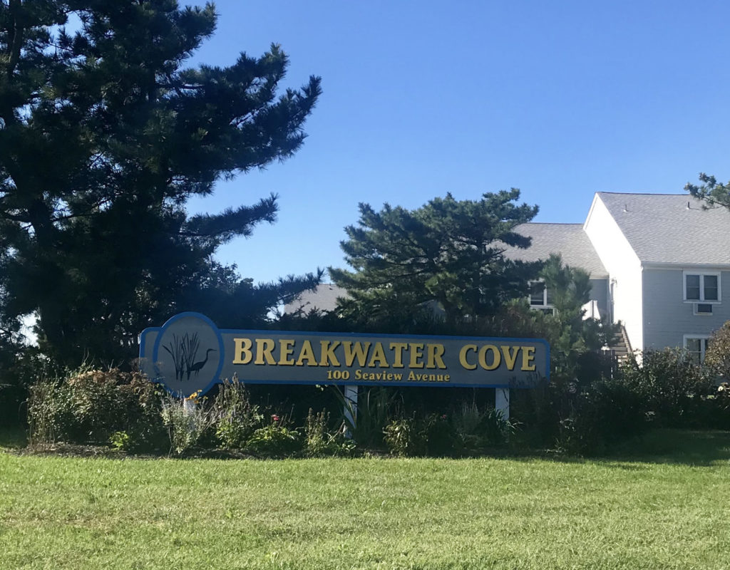 Breakwater Cove Condominium - Entrance